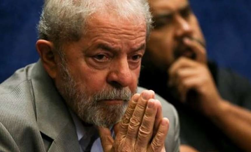 &#8220;Lula está revoltado, mas não abatido&#8221;, diz advogado após visita