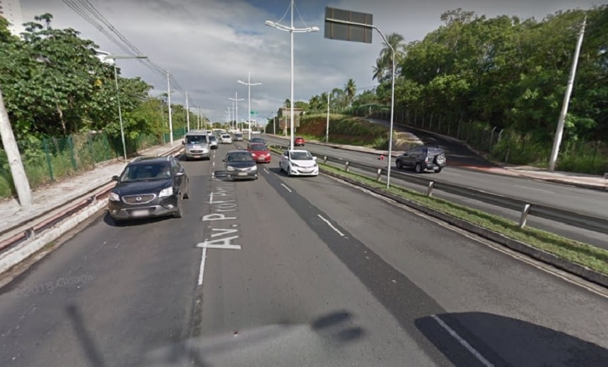 Motociclista fica ferido, após se envolver em acidente na Avenida Pinto de Aguiar