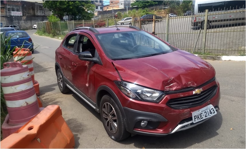 Homem é preso após fazer arrastão e colidir carro em mercado no bairro de Paripe