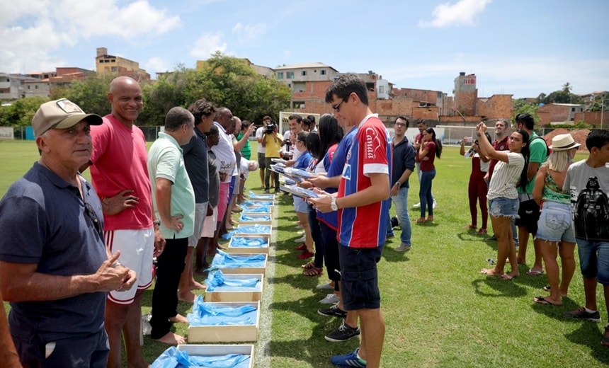 VÍDEO: &#8216;Calçada da fama&#8217; do Bahia homenageia campeões brasileiros de 88