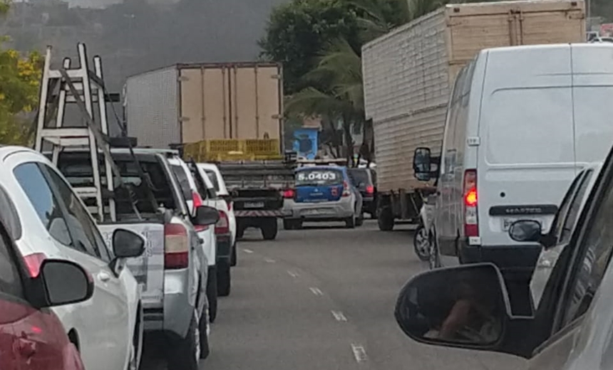 Após protesto de moradores, trânsito volta a fluir na Av. Luís Eduardo Magalhães