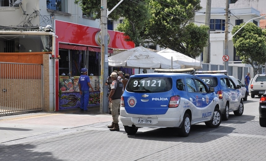 Bares e restaurantes do circuito Dodô são flagrados pela Embasa com fraude de água