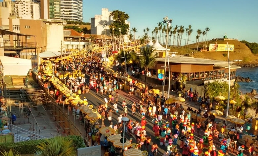 Fuzuê: Foliões vão às ruas para abrir a temporada de Carnaval em Salvador; assista