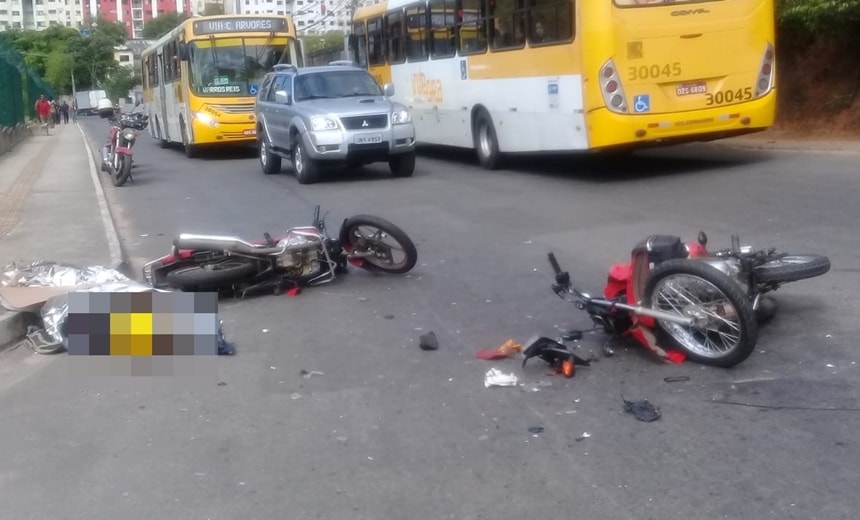 Uma pessoa morre e outra fica ferida após colisão entre duas motos, em Pirajá