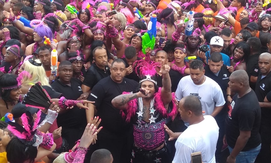 Vídeo: no chão, Tony Salles agita As Muquiranas no circuito Campo Grande