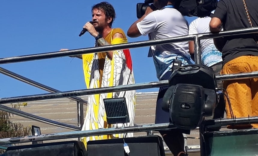 Pipoca do Saulo arrasta multidão no Circuito Osmar; assista ao show