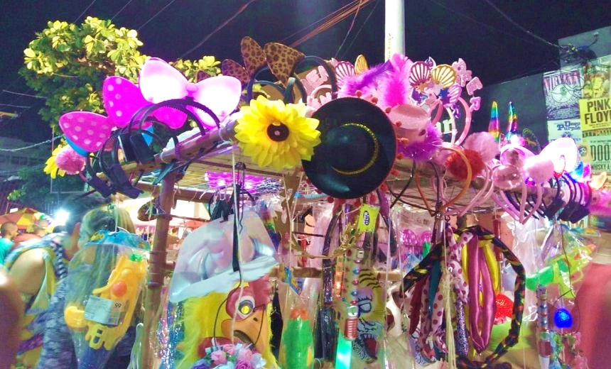 Ainda não tem fantasia? Itens carnavalescos são encontrados &#8216;no precinho&#8217; na avenida