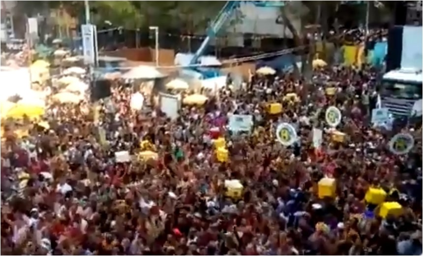 &#8220;Ei, Bolsonaro, vai tomar no c*; gritam fãs de Daniela Mercury na passagem do trio; assista