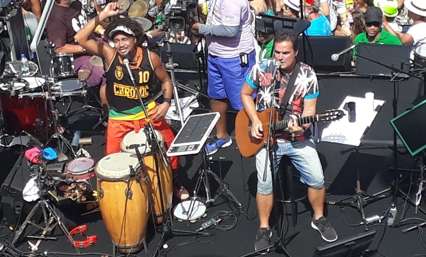 &#8220;Mudei de Nome&#8221; anima foliões do circuito Osmar no último dia de Carnaval