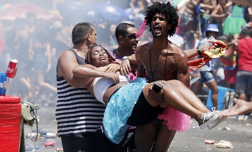 Tumulto em bloco de carnaval leva mais de 200 pessoas a postos de saúde