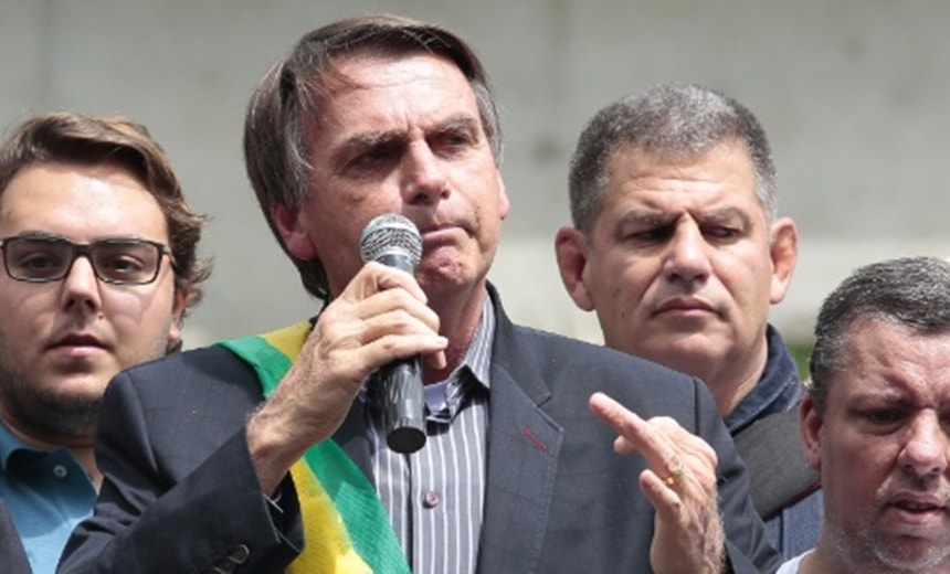 &#8220;Democracia só existirá se as Forças Armadas quiserem&#8221;, diz Bolsonaro