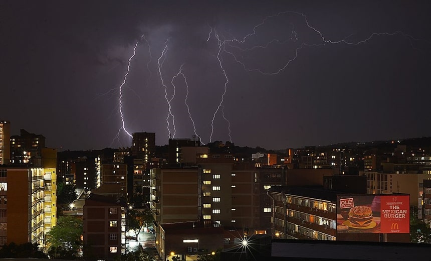 Duas crianças e um homem morrem após serem atingidos por raio; confira