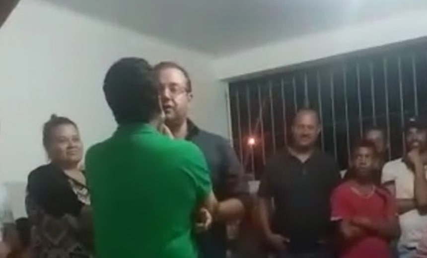 Prefeito de Morro do Chapéu agride fazendeiro ao ser chamado de &#8216;moleque&#8217;; vídeo