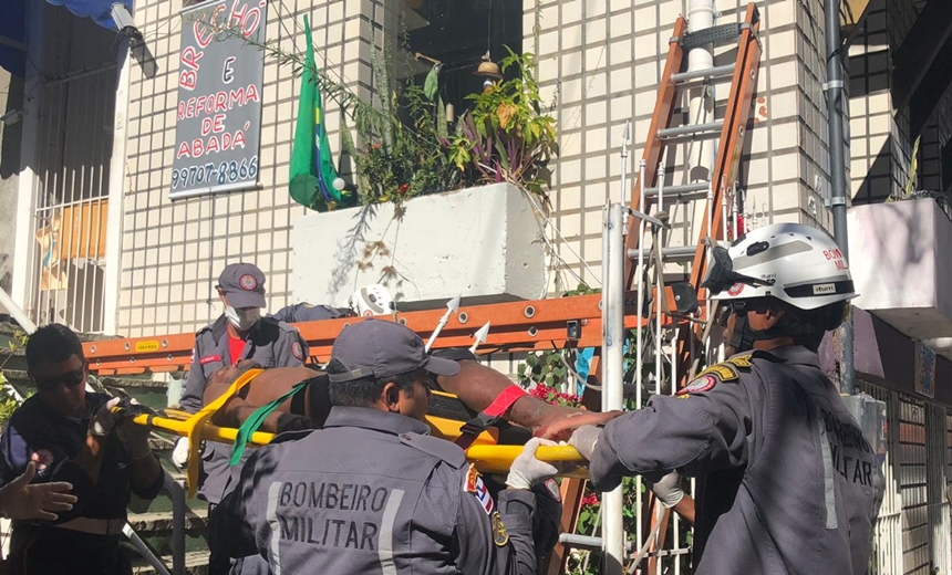 Homem cai em grade ao tentar furtar brechó na Barra; lança atravessou a perna