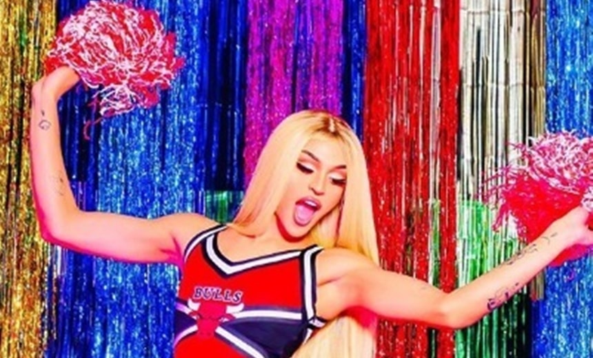 Pabllo Vittar se transforma em Marilyn Monroe e coloca seios de silicone; veja