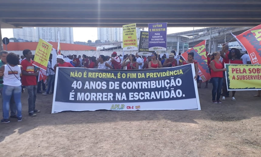 Ônibus não param em Salvador durante protesto contra a reforma da previdência; assista