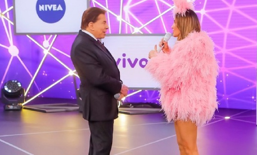 Durante programa, Silvio Santos alfineta Claudia Leitte: ?Enche o saco?