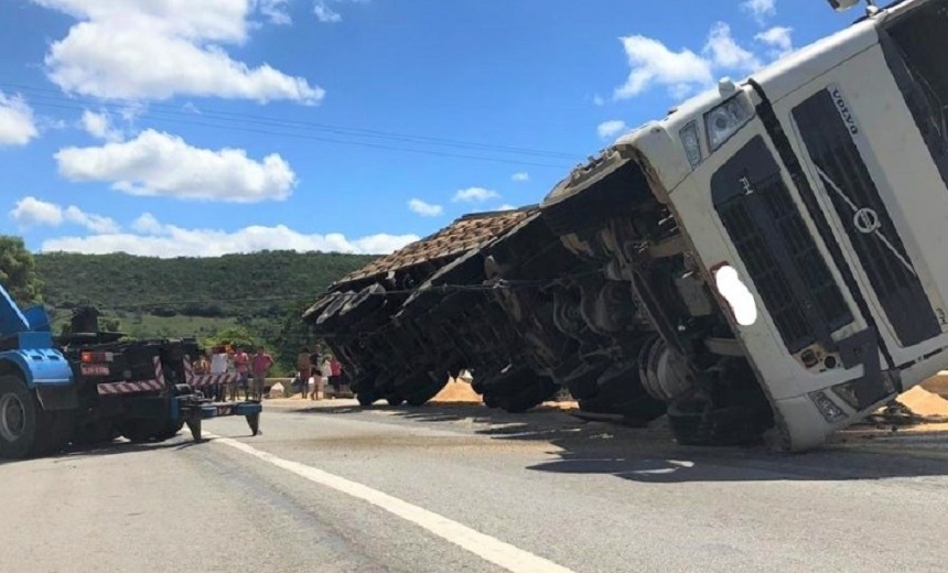 Motorista de caminhão dirige alcoolizado e provoca acidente em trecho da BR 242