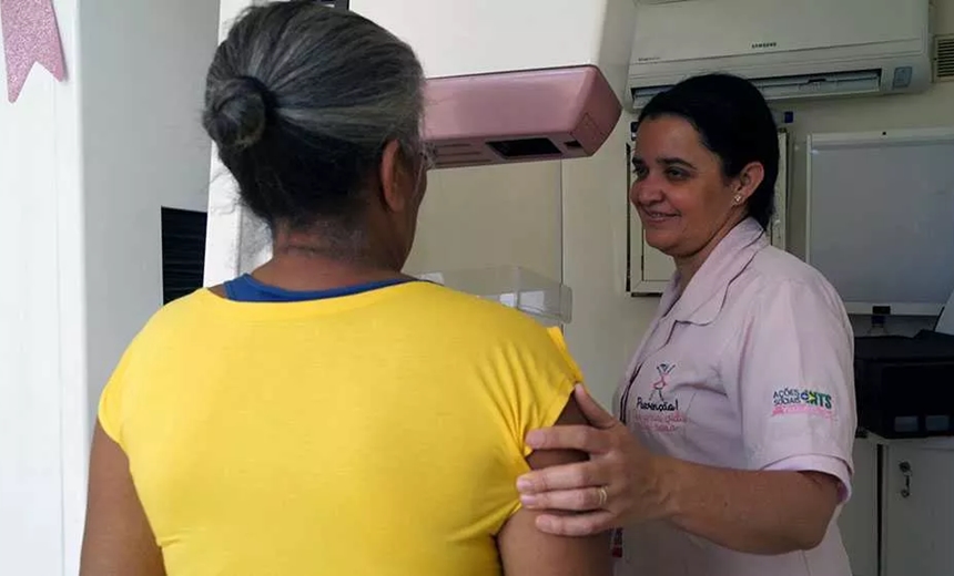 Gratuito: exames de mamografia são realizados em shopping de Salvador