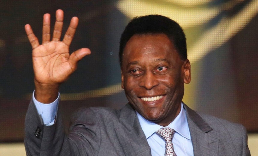 Após retornar de Paris, Pelé volta a ser internado em hospital de São Paulo