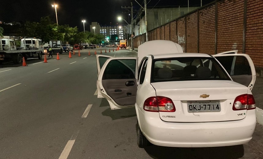 Homens roubam carro em Simões Filho e são presos durante blitz no bairro do Comércio