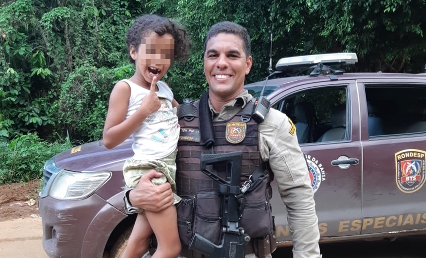 Criança pede para policial arrancar dente de leite após operação em Pirajá; assista