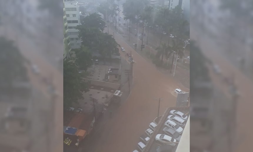 Forte chuva causa alagamento em diversos locais de Salvador; confira