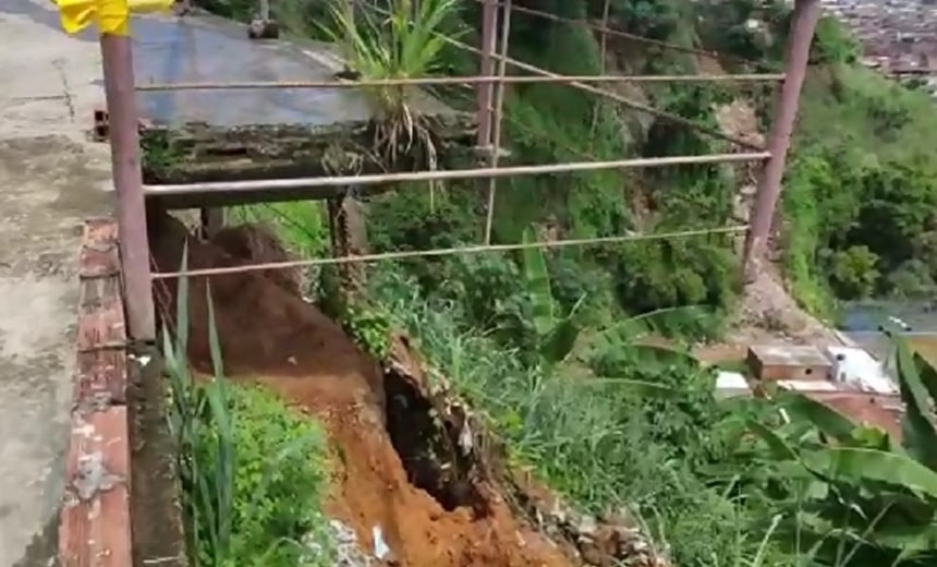 Risco de desabamento de encosta preocupa moradores da Capelinha de São Caetano