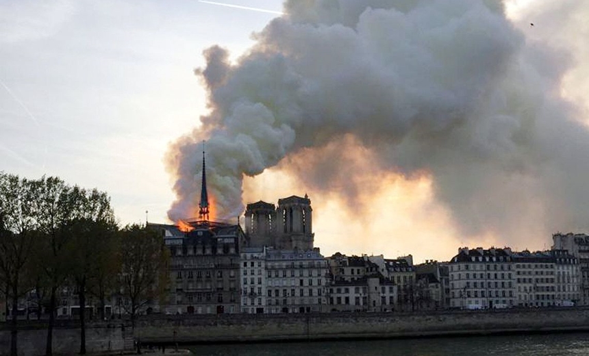 Após incêndio, França pede doações e avalia danos na Notre-Dame