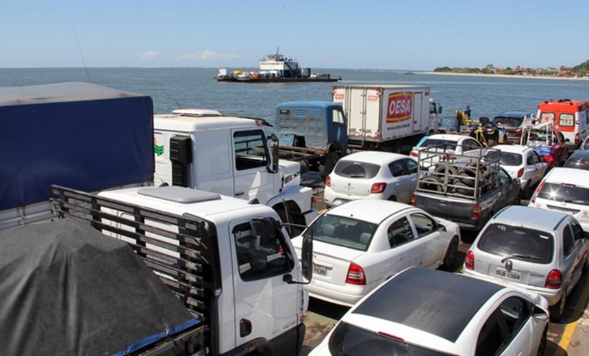 Travessia de ônibus e caminhões é suspensa no ferry-boat durante feriadão