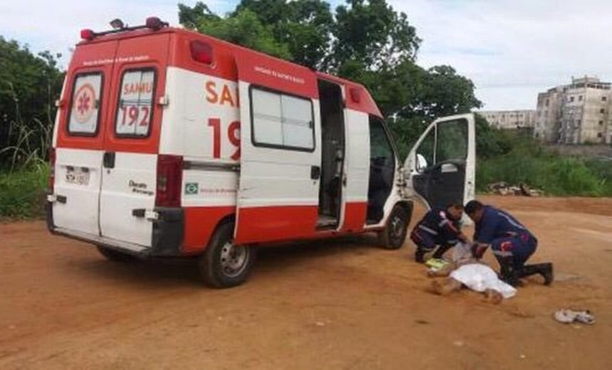 Corpo de homem é encontrado sem roupa em área de condomínio, em Sussuarana