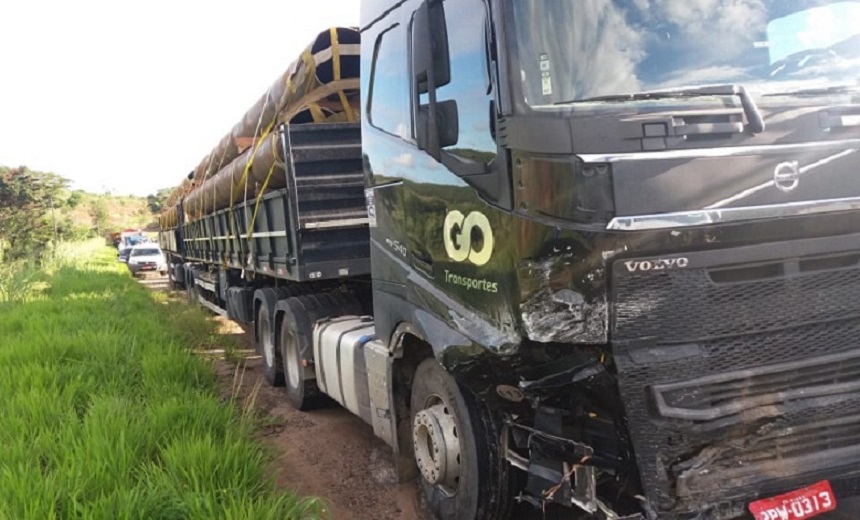 Quatro pessoas morrem após acidente na BR-101; vítimas ficaram carbonizadas