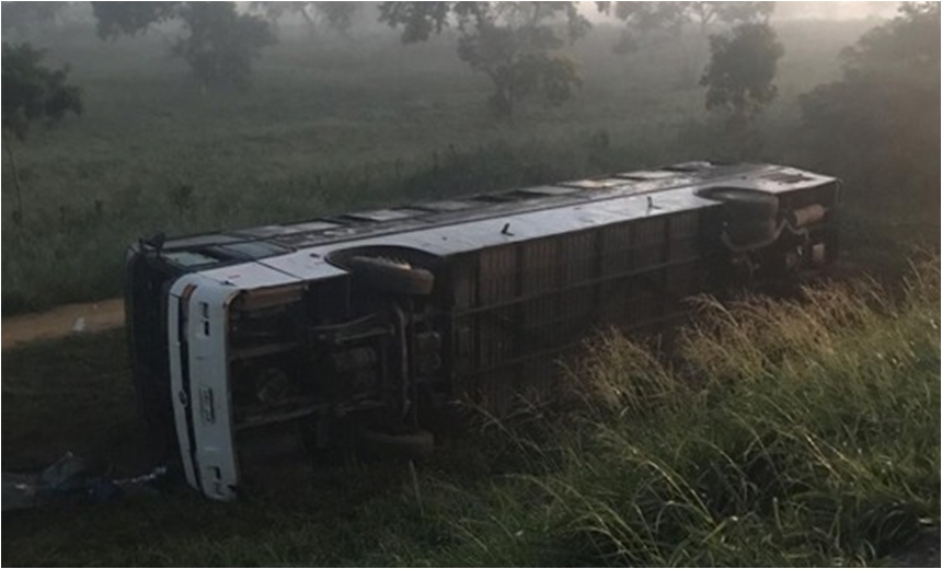 Após jogo contra Bahia, ônibus de organizada do Corinthians tomba próximo à BR-116