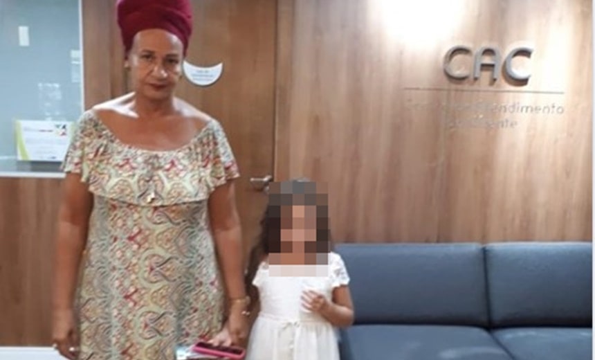 Mulher relata ter sofrido racismo após ser acusada de furto por funcionário de farmácia