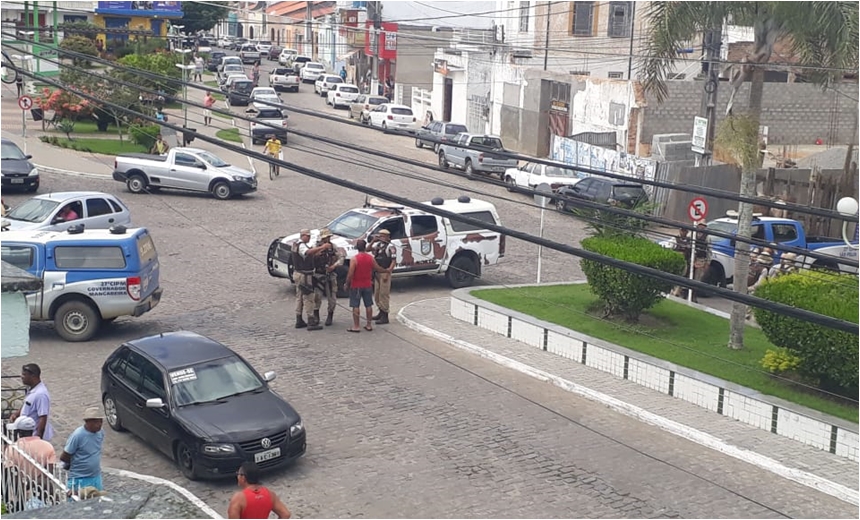 Urgente: criminosos armados invadem agência bancária e fazem reféns em Muritiba