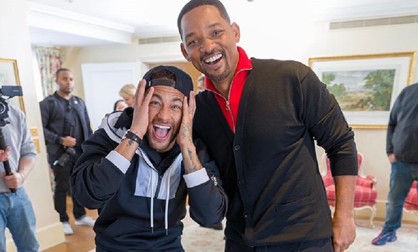 Will Smith aparece de surpresa para Neymar e jogador se emociona