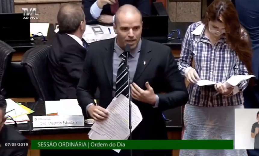 Deputado diz que mulheres estimulam estupro usando &#8216;sainha&#8217;, &#8216;shortinho&#8217; e &#8216;decote&#8217;