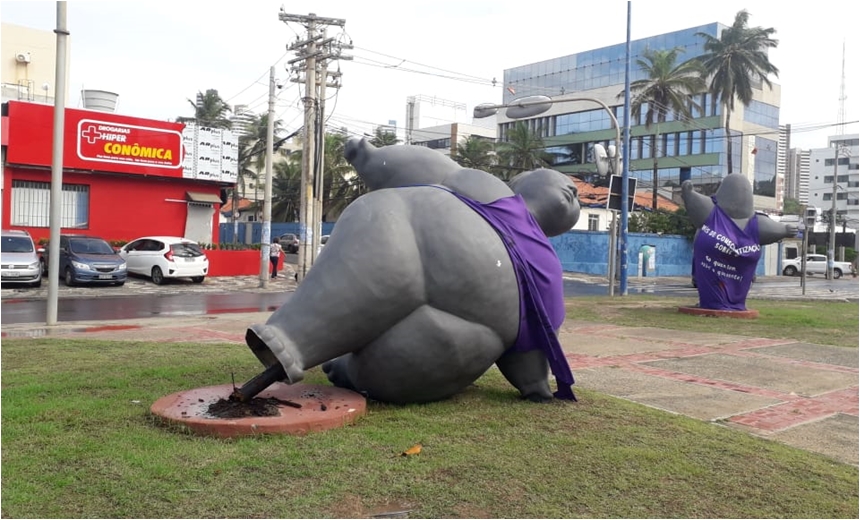 Uma das &#8220;Gordinhas de Ondina&#8221; tomba; estrutura da escultura será reforçada