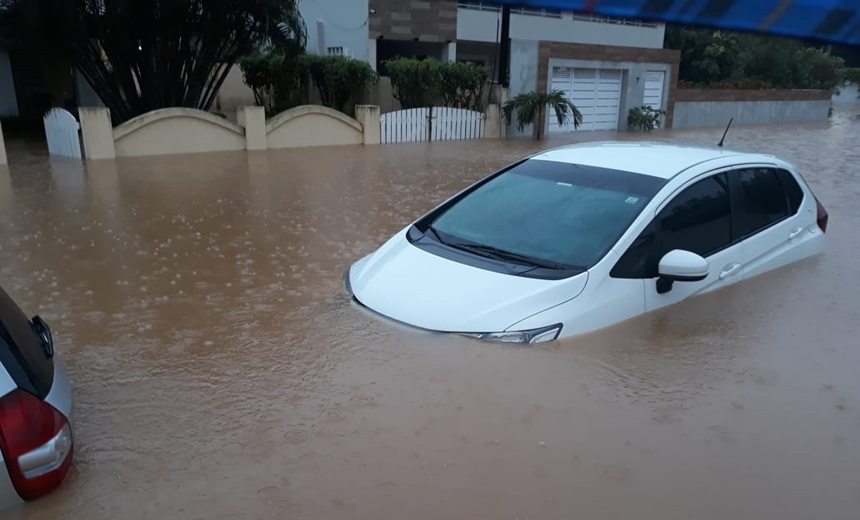 Chuva intensa provoca alagamentos em diversos pontos de Salvador e RMS; veja vídeos