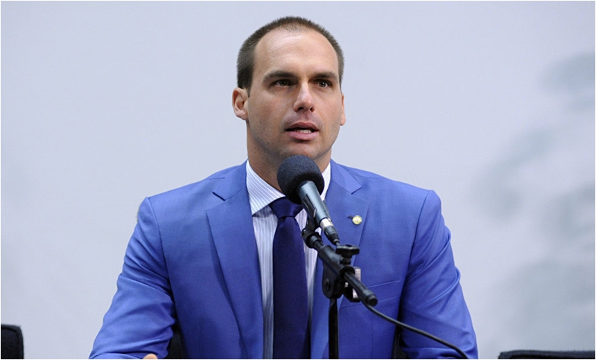 Eduardo Bolsonaro defende que Brasil possua bombas nucleares