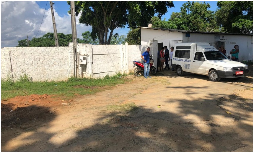 Corpo de mulher encontrado próximo à estação do metrô de Bom Juá é enterrado