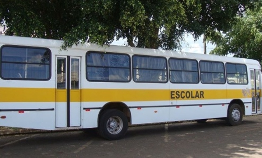 Criança é amarrada e espancada por quatro adolescentes em ônibus escolar