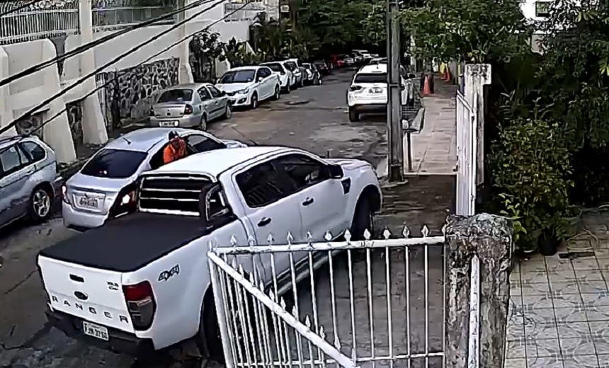 Homem tem carro levado por bandidos na porta de casa em Jardim Brasília; veja vídeo