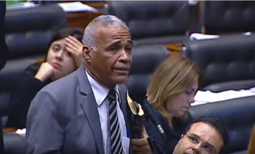 Pastor Isidório manda recado a Bolsonaro: &#8220;Pra conversar com doido, só outro doido&#8221;