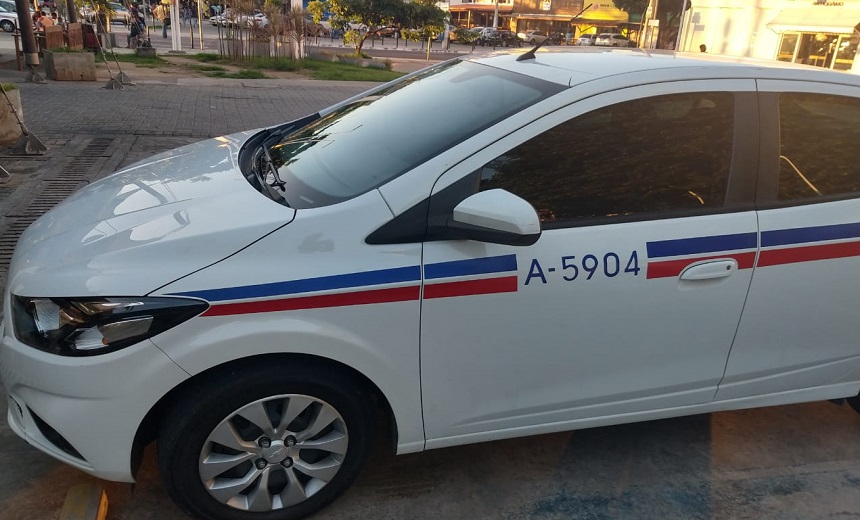 Taxista é flagrado com drogas em banco traseiro do carro no Engelho Velho da Federação