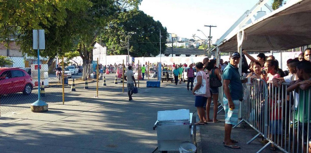 Semana Santa: busca pelo peixe e saídas da cidade deixam trânsito lento em Salvador