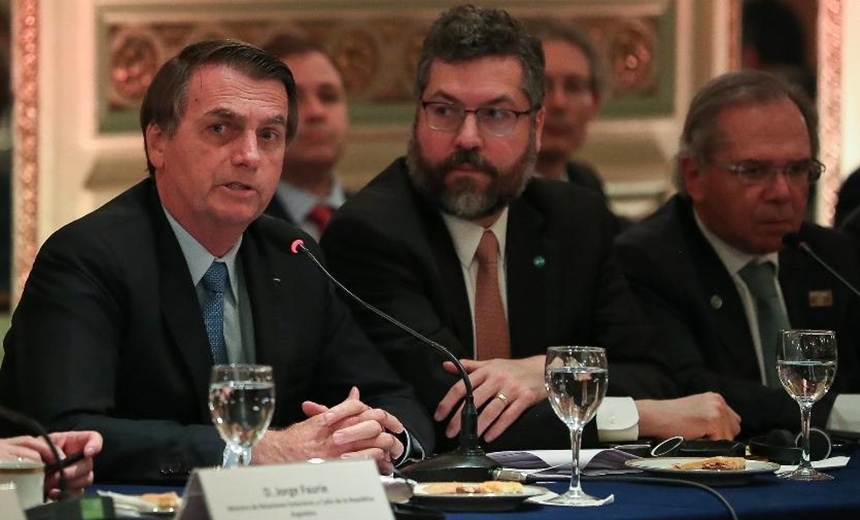 Bolsonaro quer estudos sobre moeda única entre Brasil e Argentina; "peso-real"