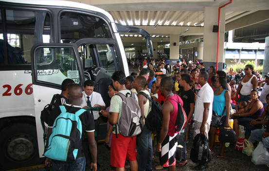 Movimento de embarque é intenso na Estação Rodoviária de Salvador