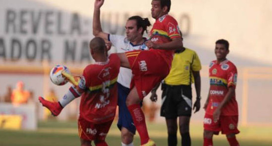 Bahia vence a Juazeirense na primeira semifinal do Campeonato Baiano