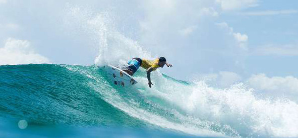 Mundial de Surfe: Medina elimina Slater e avança às quartas em Bells Beach